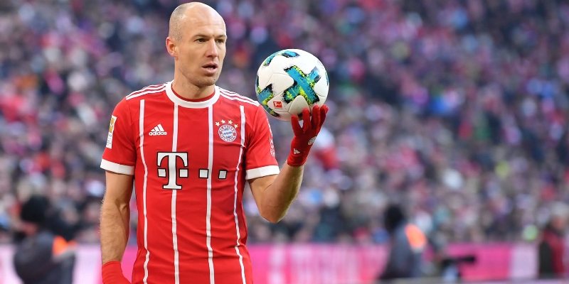 Arjen Robben có biệt danh "cầu thủ ăn vạ nhất thế giới"